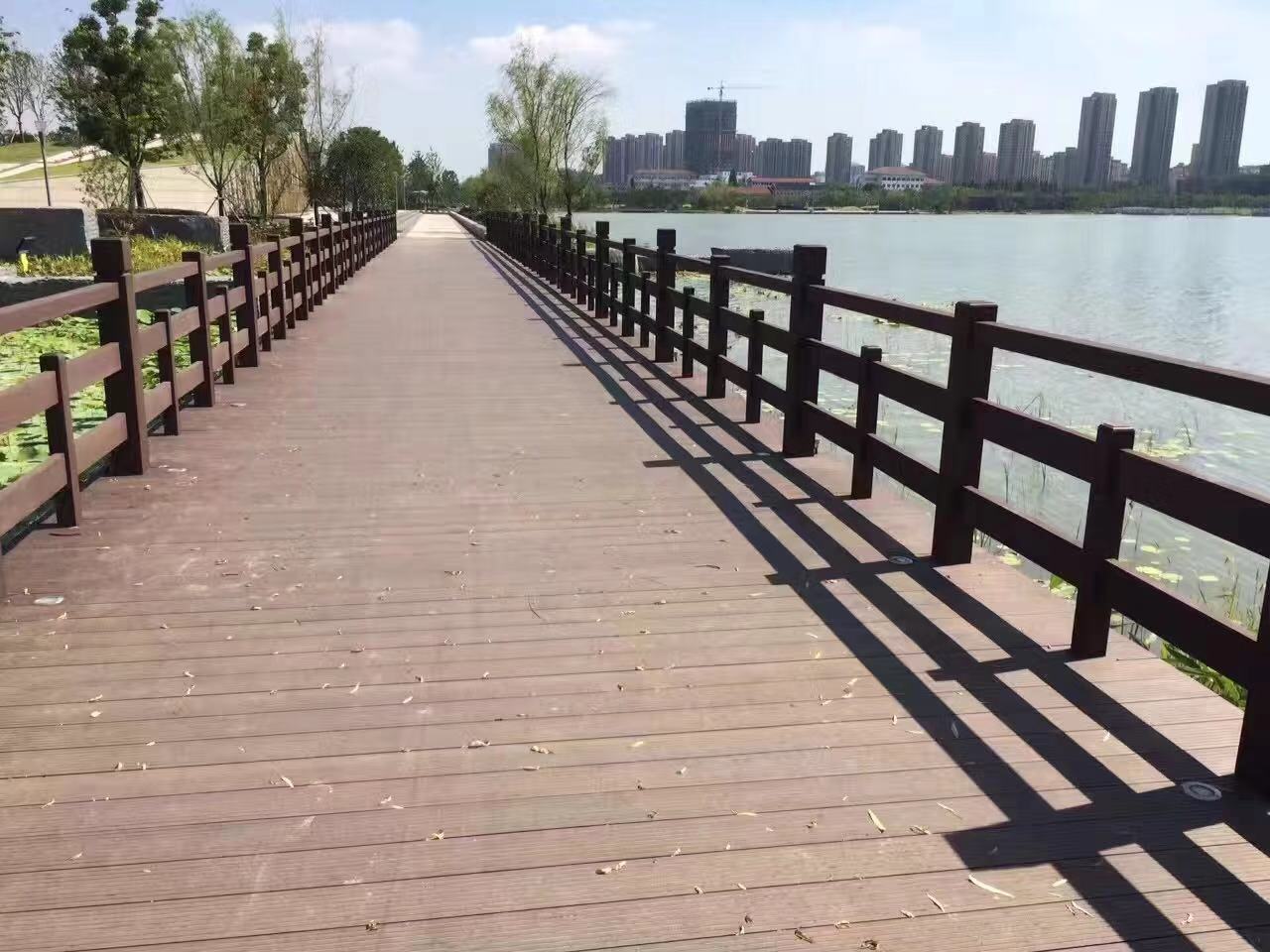 重庆亲水塑木栈道创意护栏